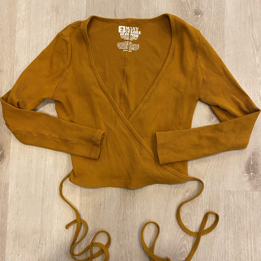 Big bug press wrap top in no spicy mustard xxs